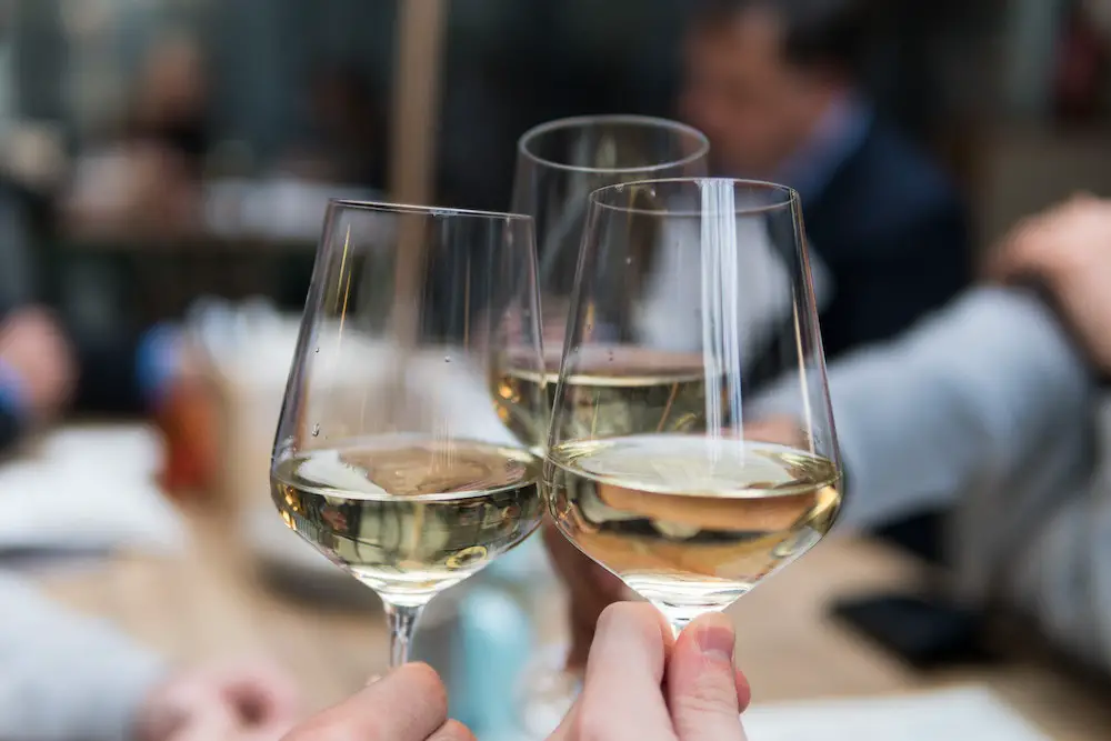 Voordracht vertel het me venster Dit zijn de 6 beste witte wijnen van Albert Heijn, onder een tientje [tip]