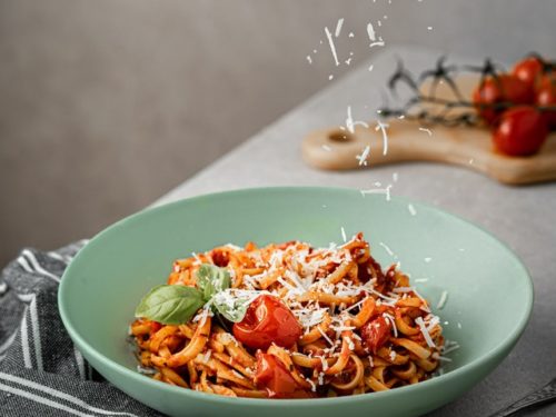 Super snelle 'boze' pasta Arrabiata voor ieder budget [recept]